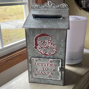 Tin mailbox decoration